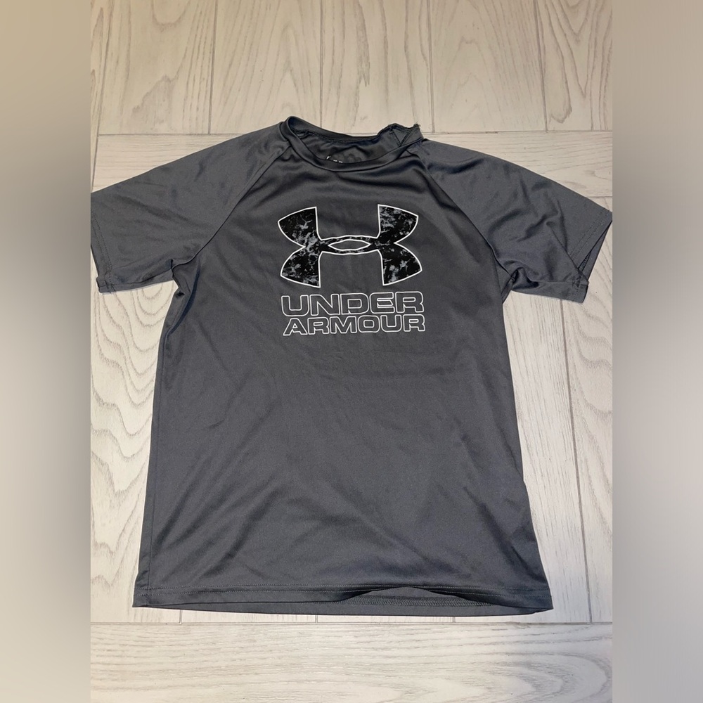 EUC Under Armour tee